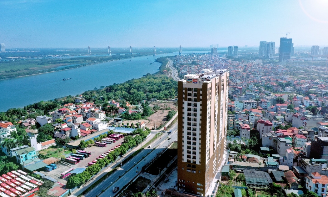 Cảnh quan hữu tình với tầm nhìn ra cầu Nhật Tân từ Tây Hồ Riverview.