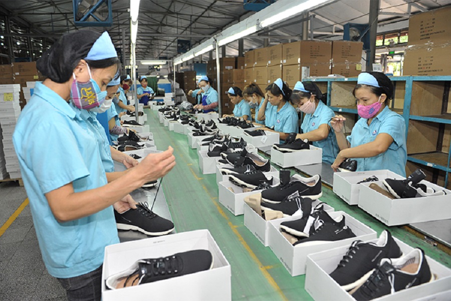 Tên nước hoặc vùng lãnh thổ sản xuất ra hàng hóa hoặc nơi thực hiện công đoạn cuối cùng để hoàn thiện hàng hóa không được viết tắt.