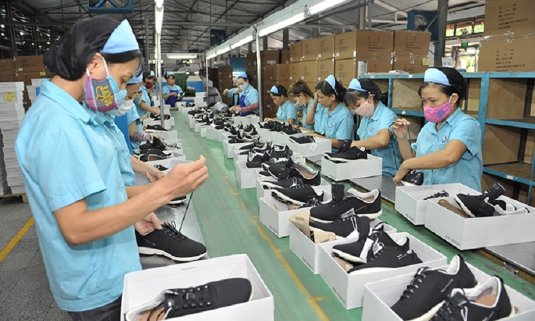 Tên nước hoặc vùng lãnh thổ sản xuất ra hàng hóa hoặc nơi thực hiện công đoạn cuối cùng để hoàn thiện hàng hóa không được viết tắt.