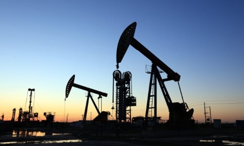 Dầu tụt giá do nghi ngờ về tác dụng của vaccine với biến chủng Omicron