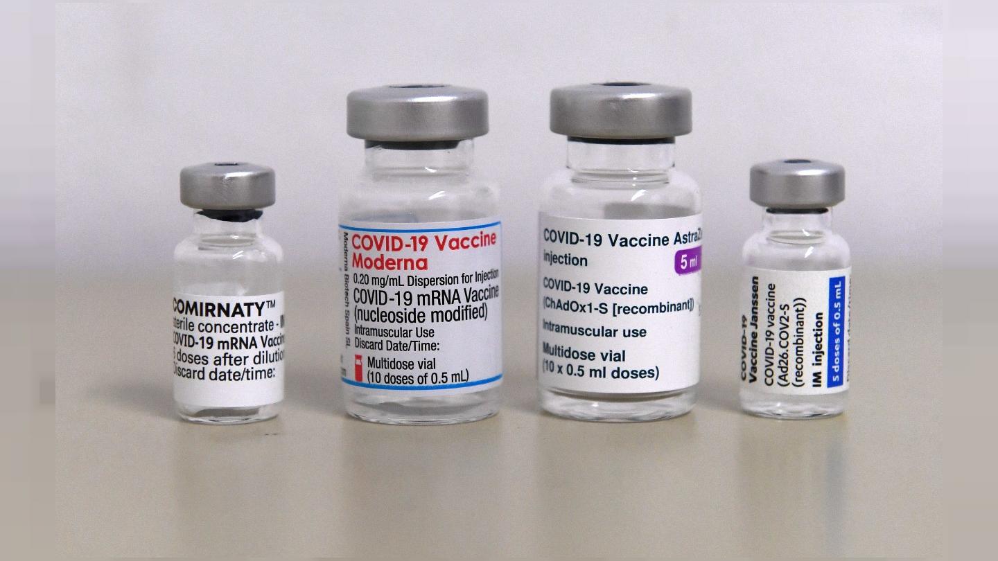 Liệu những vaccine thế hệ đầu ti&ecirc;n c&oacute; đủ để ngăn chặn Omicron hay kh&ocirc;ng, vẫn l&agrave; vấn đề cần phải tiếp tục xem x&eacute;t.