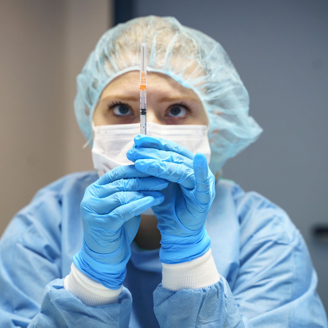 Nhiều&nbsp;dữ liệu nghi&ecirc;n cứu x&aacute;c nhận rằng việc ph&aacute;t triển một loại vaccine ph&ugrave; hợp với Omicron l&agrave; cần thiết.