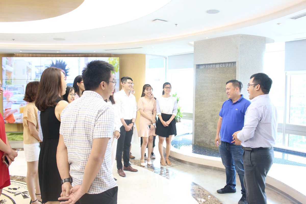 Các MYE tham quan văn phòng Masan Consumer.