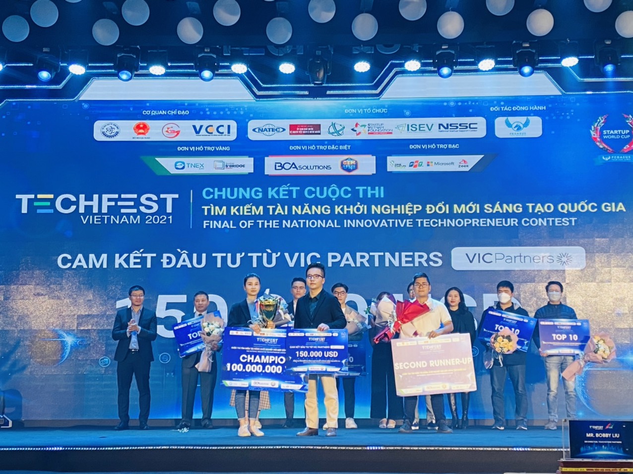 Các đội thi xuất sắc nhất Cuộc thi Tìm kiếm Tài năng Khởi nghiệp Đổi mới sáng tạo Quốc gia TECHFEST 2021.