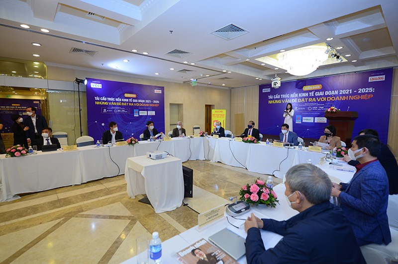 Diễn đàn "Tái cấu trúc nền kinh tế giai đoạn 2021 -2025: Những vấn đề đặt ra với doanh nghiệp" do VCCI tổ chức ngày 14/12.