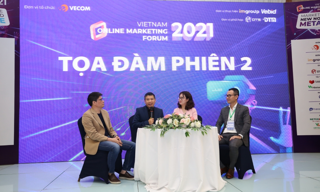 Các diễn giả tham gia thảo luận chủ đề “Các giải pháp hiệu quả cho marketing trong giai đoạn bình thường mới”