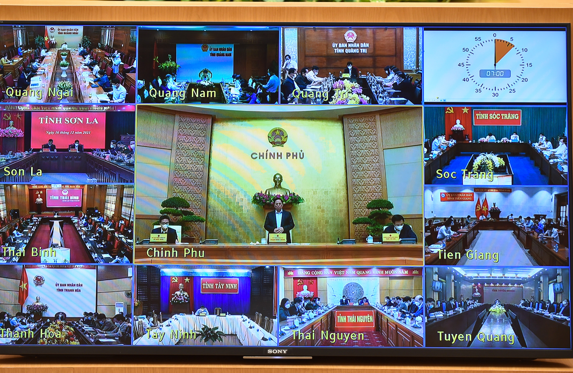 C&aacute;c &yacute; kiến tại cuộc họp đ&aacute;nh gi&aacute;, những ng&agrave;y qua, số ca mắc, chuyển nặng v&agrave; tử vong vẫn diễn biến phức tạp ở một số địa phương - Ảnh: VGP