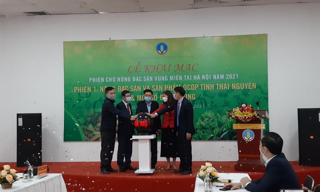 Khai mạc phiên chợ Nông sản 2021.