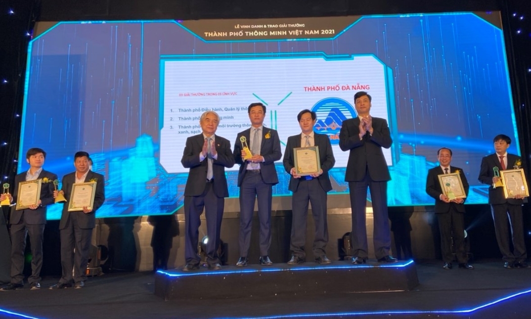 Trao giải Thành phố thông minh Việt Nam 2021 cho Đà Nẵng.