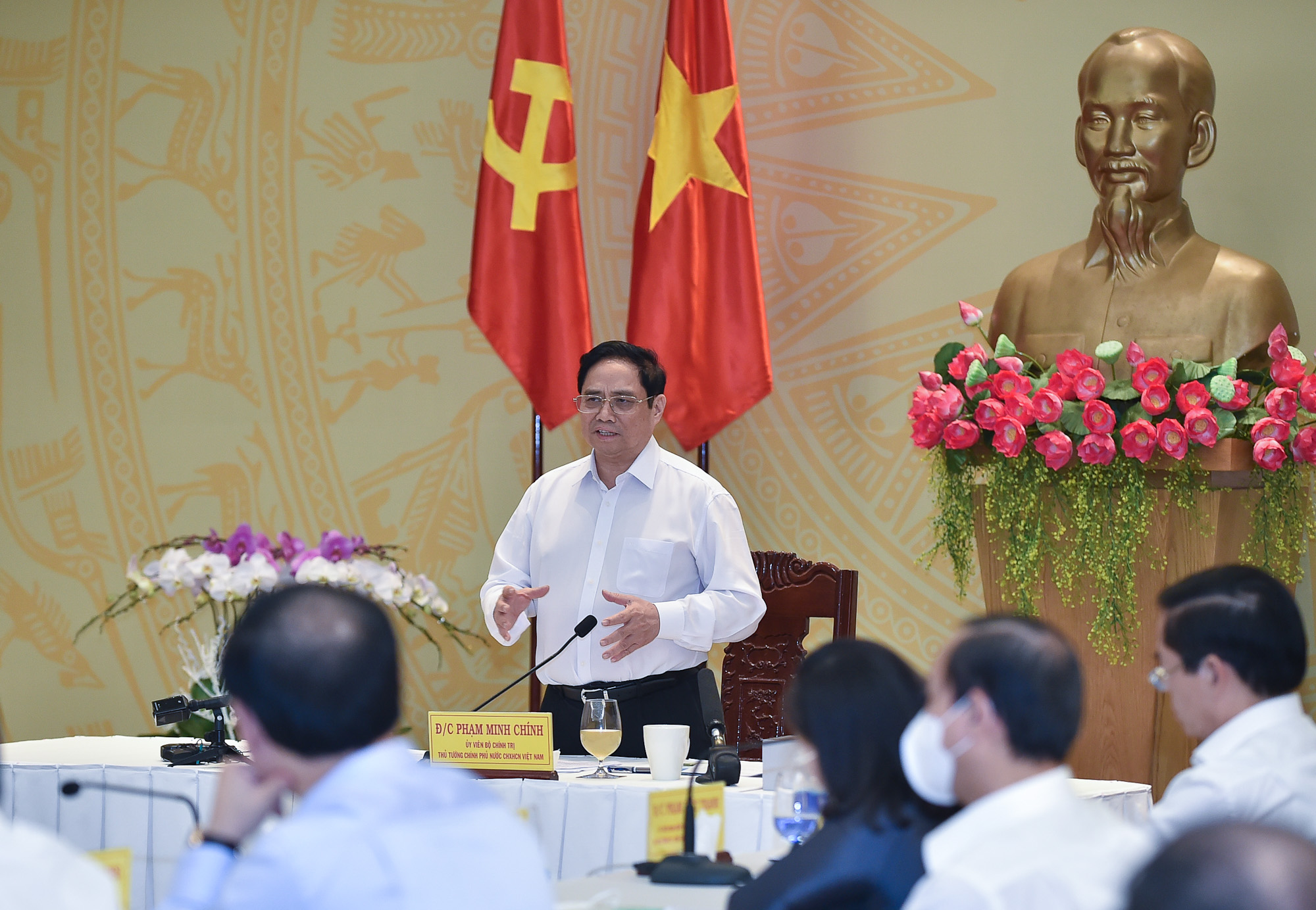 Thủ tướng nhấn mạnh định hướng chung cho B&agrave; Rịa-Vũng T&agrave;u l&agrave; ph&aacute;t triển nhanh v&agrave; bền vững, chuyển từ chiều rộng sang chiều s&acirc;u, bảo đảm an sinh x&atilde; hội v&agrave; bảo vệ m&ocirc;i trường - Ảnh: VGP