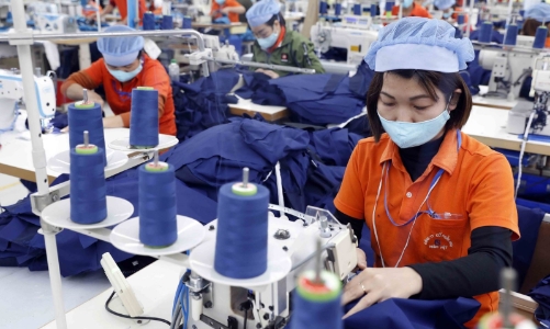 Hỗ trợ chi phí, tiền mặt để thu hút lao động quay lại làm việc