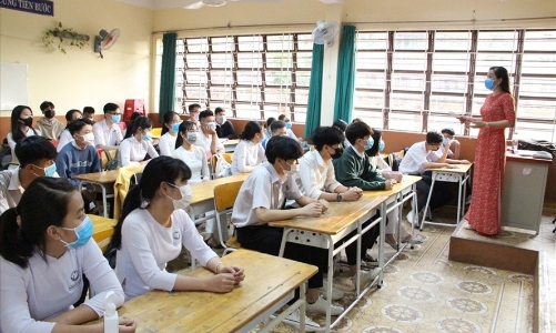 Hà Nội: Học sinh lớp 12 quận Hai Bà Trưng phải dừng học trực tiếp