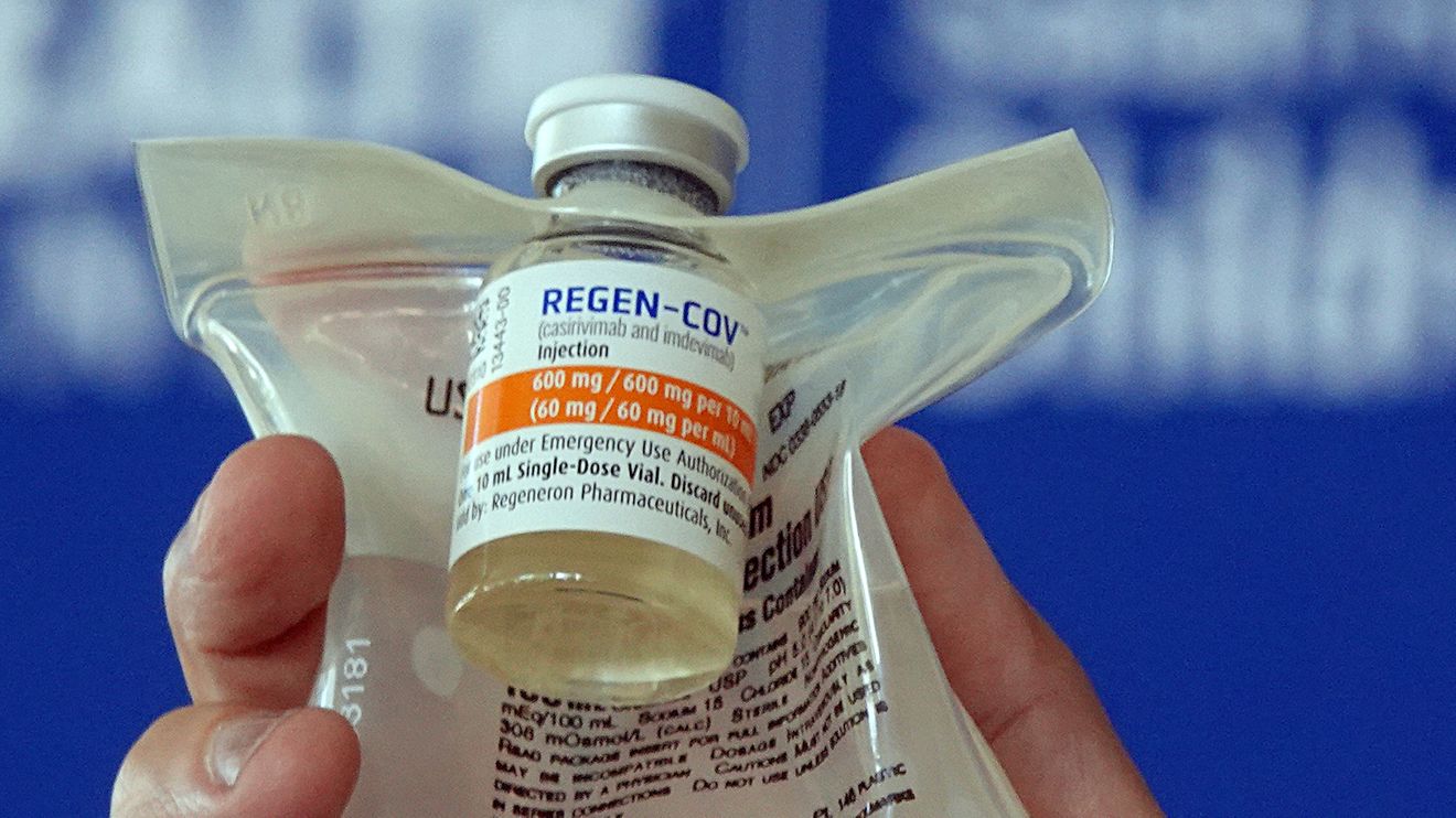 Thuốc kháng thể đơn dòng của Regeneron và Eli Lilly giảm hiệu quả đáng kể trước biến thể Omicron - Ảnh: AP