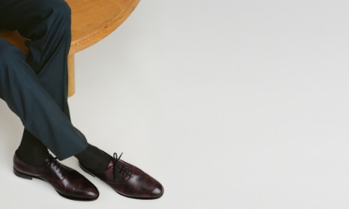 Bí quyết giữ giá của hãng giày tinh xảo nhất thế giới