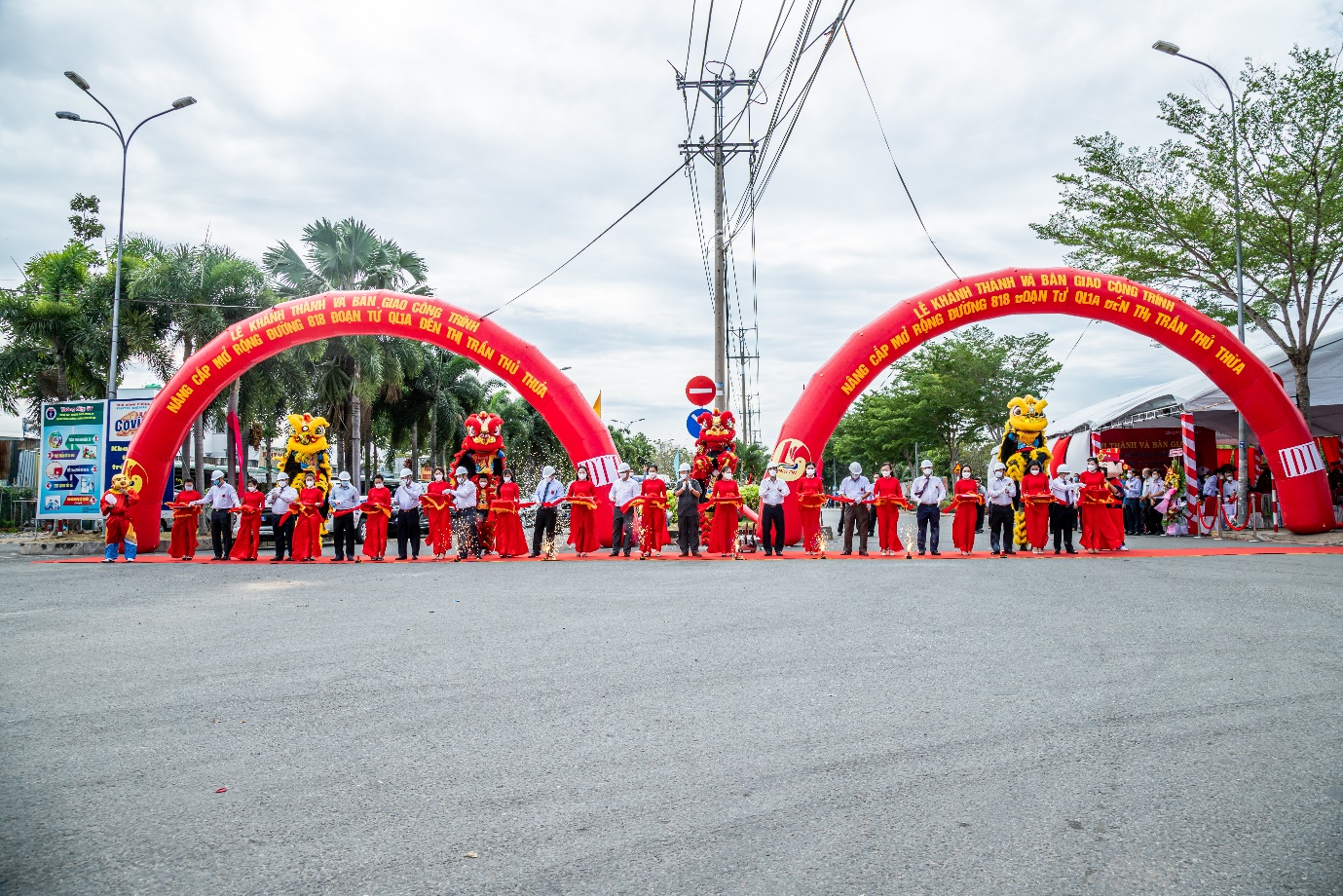 Cắt băng kh&aacute;nh th&agrave;nh tuyến đường 818 tại Thủ Thừa - Long An.