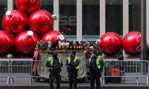 Omicron thành biến thể chủ đạo tại Mỹ, các thành phố ráo riết siết biện pháp phòng dịch