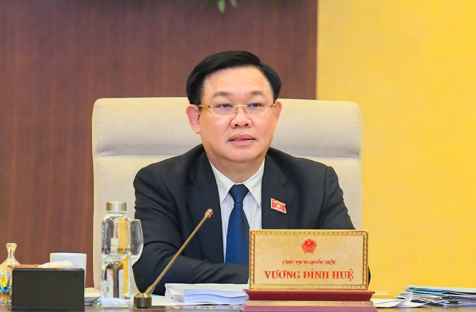 Chủ tịch Quốc hội Vương Đ&igrave;nh Huệ cho &yacute; kiến tại cuộc họp - Ảnh: Quochoi.vn