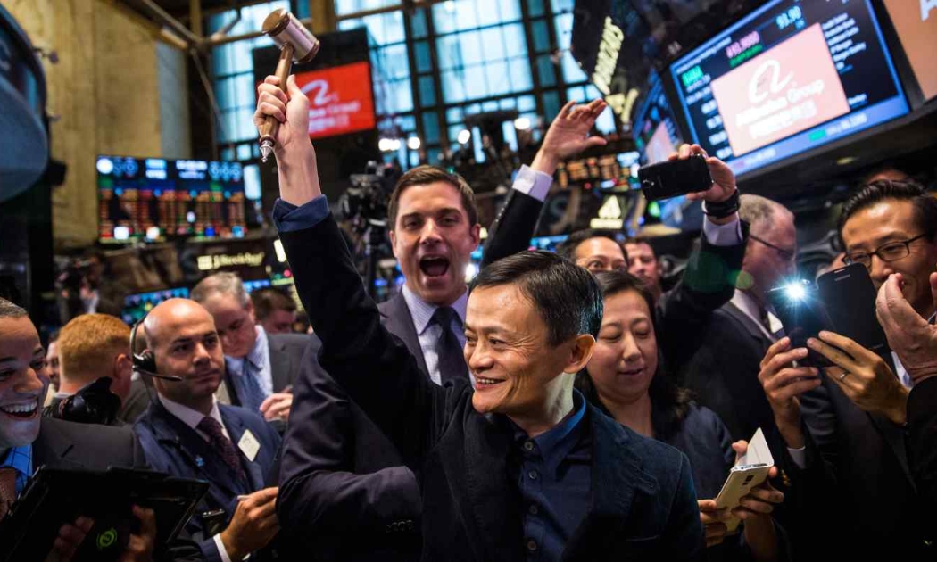 Người sáng lập Alibaba Group Holding, Jack Ma, ăn mừng sự kiện niêm yết trên sàn chứng khoán New York vào tháng 9/2014 - Ảnh: Getty Images