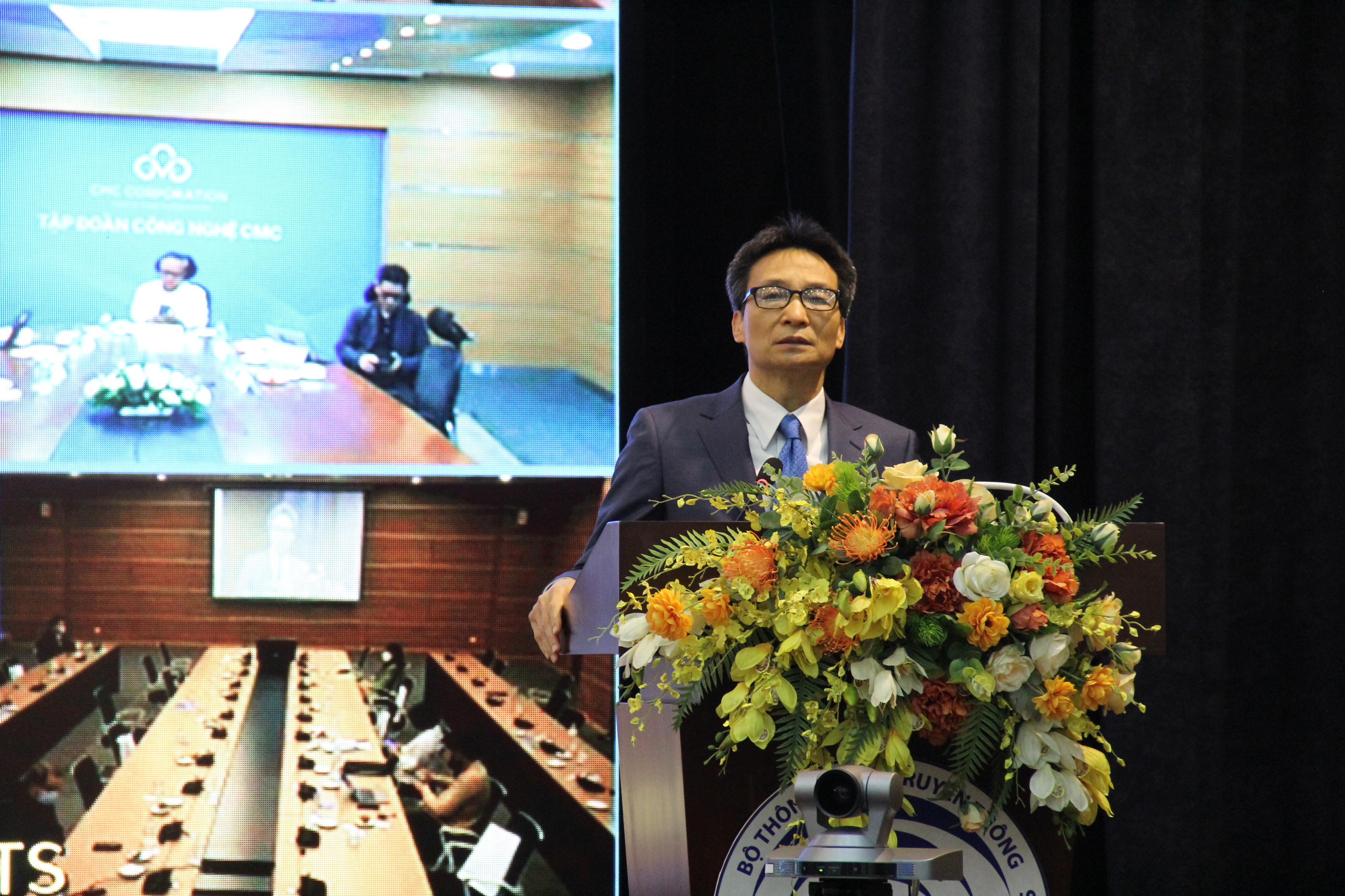 Ph&oacute; Thủ tướng Vũ Đức Đam ph&aacute;t biểu chỉ đạo tại hội nghị.