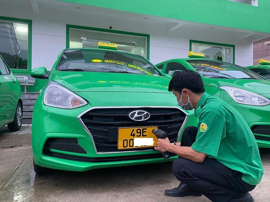 Taxi Mai Linh Lâm Đồng đổi sang biển kiểm soát màu vàng.
