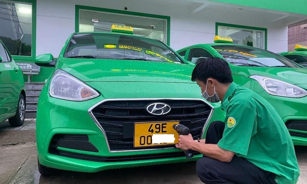 Taxi Mai Linh Lâm Đồng đổi sang biển kiểm soát màu vàng.
