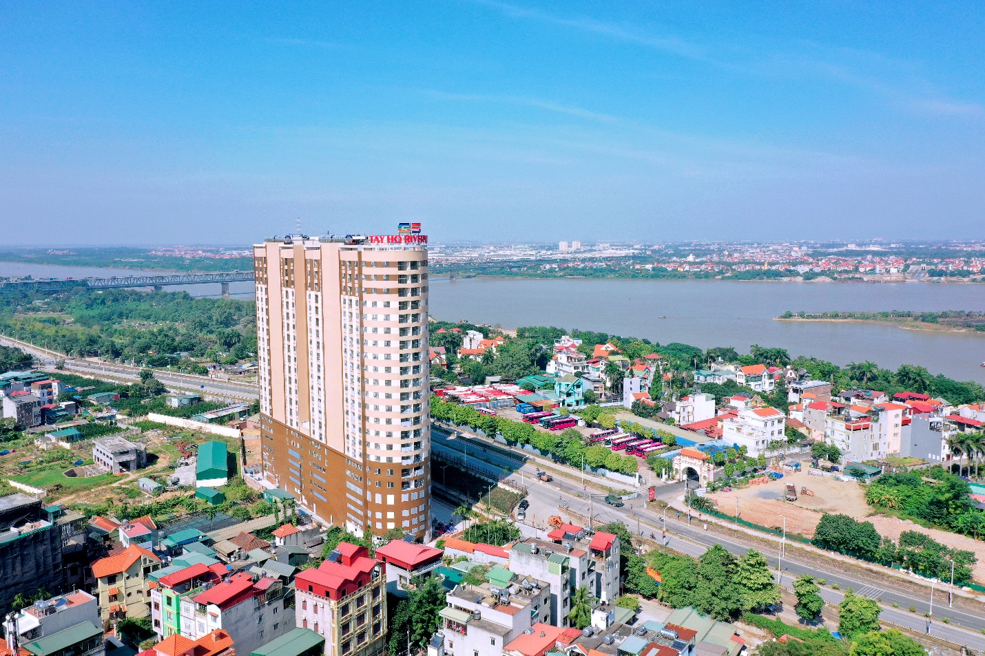 Tòa căn hộ Tây Hồ Riverview sở hữu địa thế vượng phong thủy hiếm có.