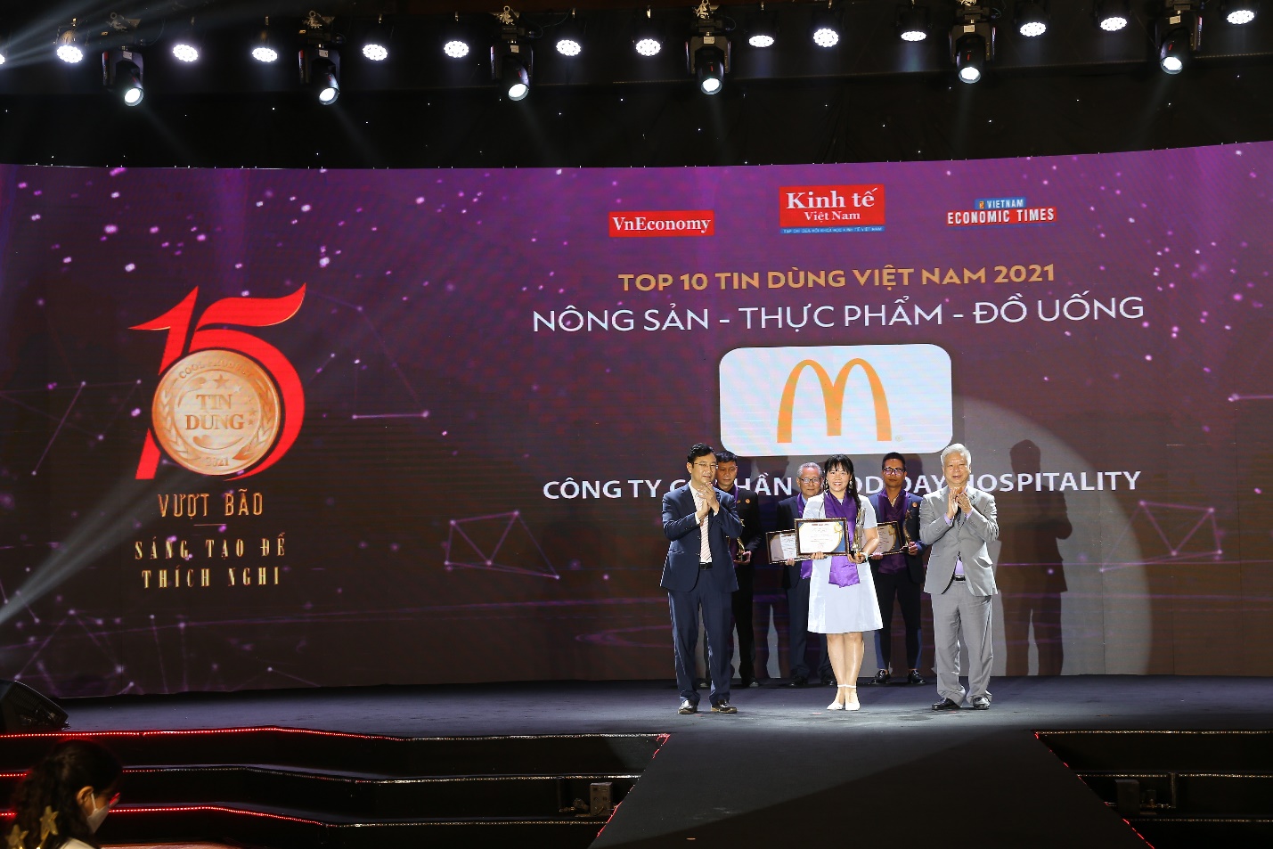 Đại diện McDonald&rsquo;s tại buổi lễ trao giải Tin v&agrave; D&ugrave;ng 2021.