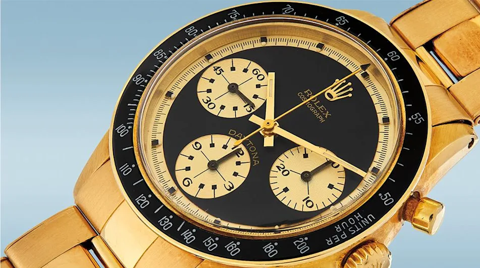 Chiếc đồng hồ Rolex Ref. 6241 với mặt số và dây đeo phiên bản Paul Newman “John Player Special” được bán với giá 1,24 triệu USD.