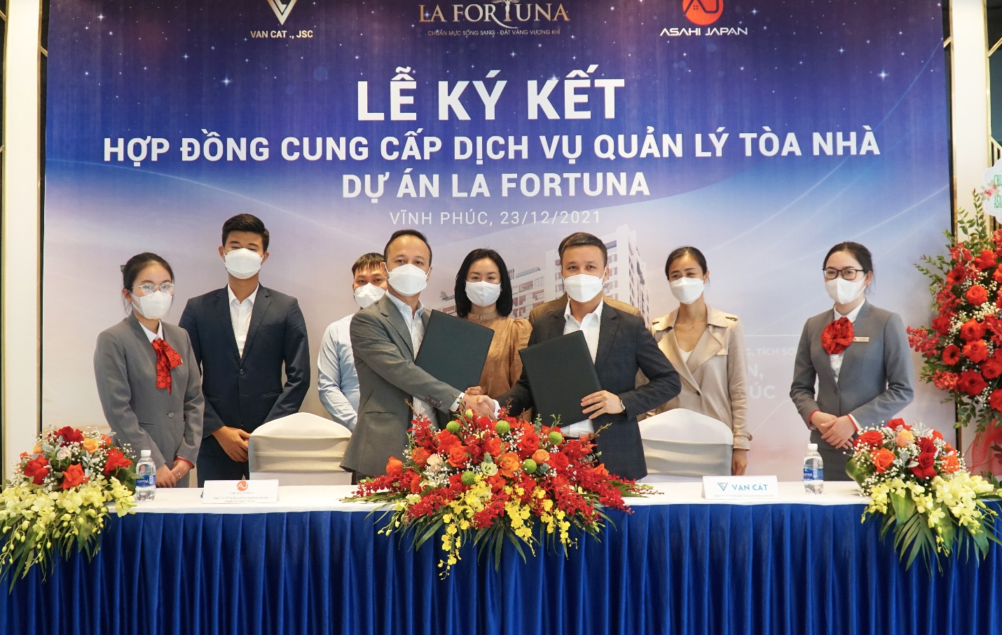 Lễ k&yacute; kết hợp đồng quản l&yacute; vận h&agrave;nh dự &aacute;n La Fortuna.