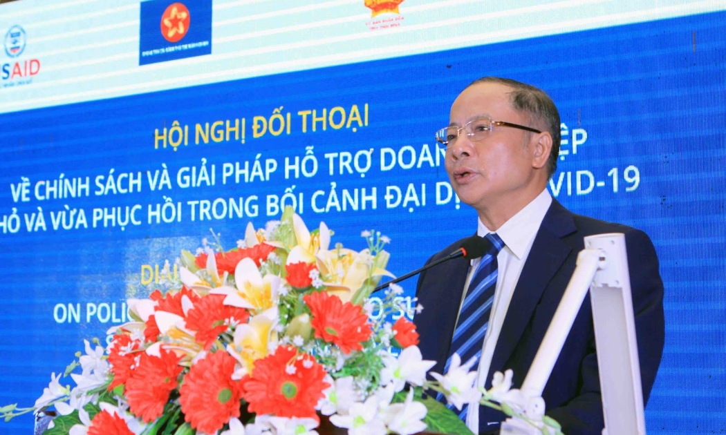 Ông Nguyễn Văn Thân, Đại biểu Quốc hội Khóa XV, Phó Chủ tịch Hội đồng tư vấn cải cách thủ tục hành chính của Thủ tướng Chính phủ, Ủy viên Ủy ban Quan hệ Lao động của Thủ tướng, Chủ tịch Hiệp hội Doanh nghiệp nhỏ và vừa Việt Nam.