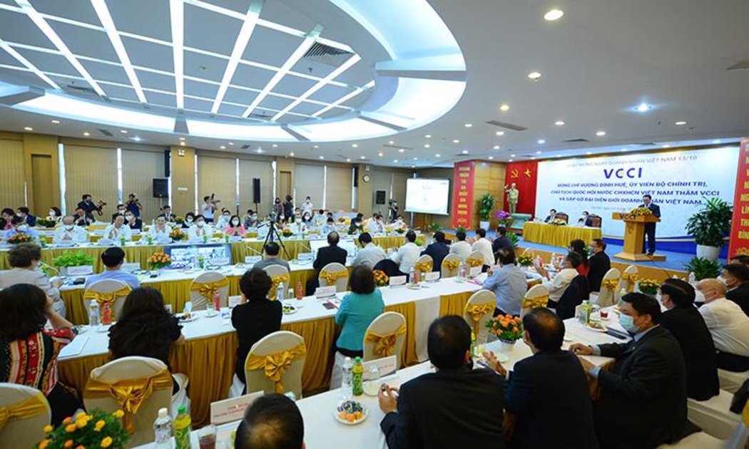 Chủ tịch Quốc hội Vương Đình Huệ tại buổi làm việc với Phòng Thương mại và Công nghiệp Việt Nam.