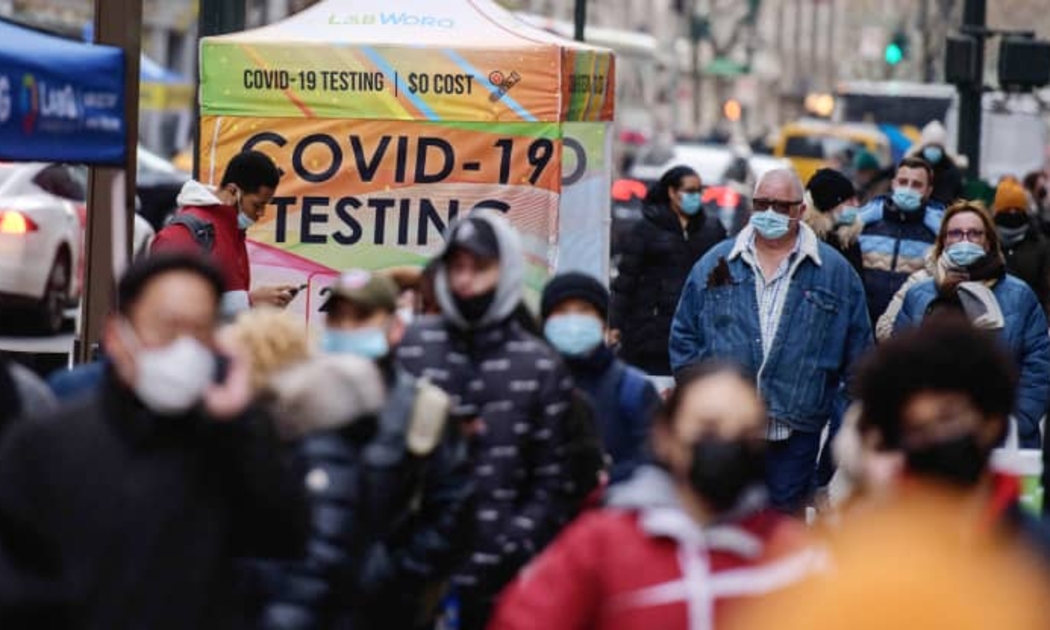 Một điểm xét nghiệm Covid-19 lưu động ở New York hôm 21/12 - Ảnh: Getty/CNBC.