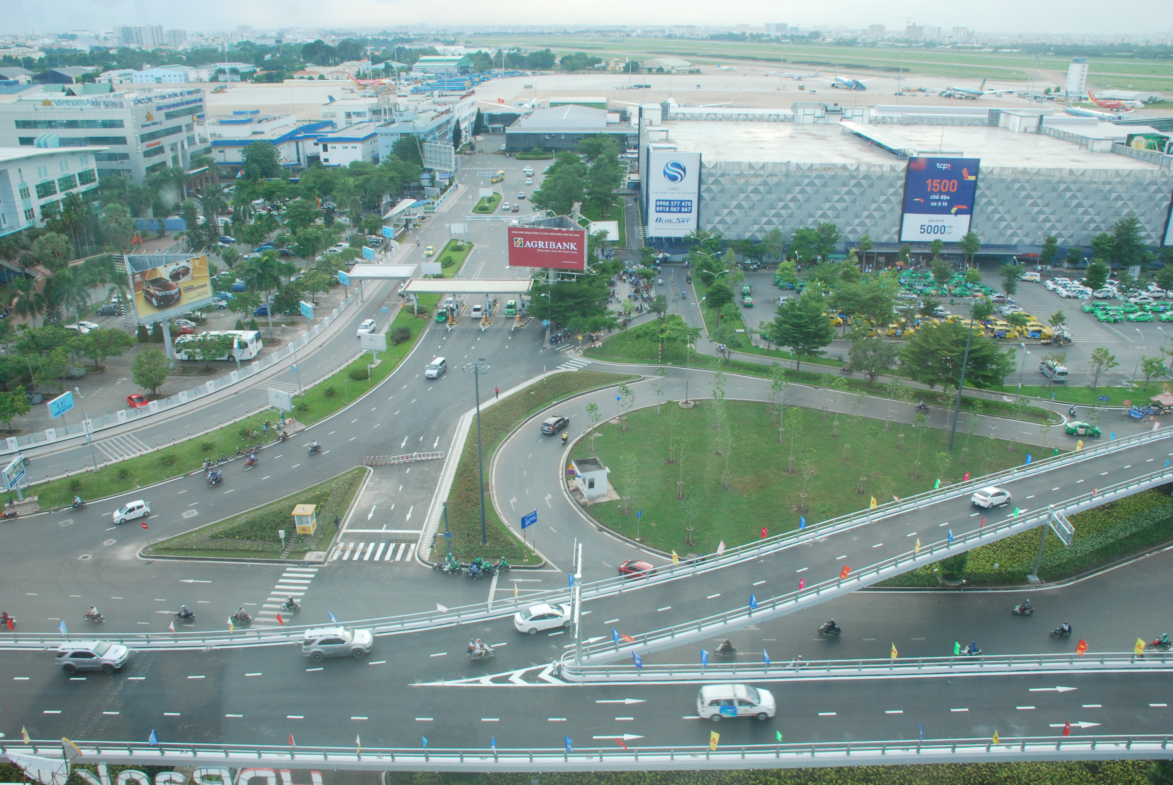 Cửa ngõ sân bay Tân Sơn Nhất, TP.HCM.
