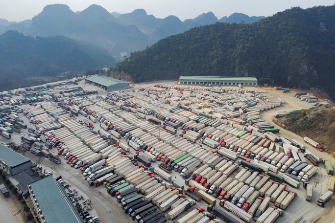 Hàng nghìn container hàng hóa ùn tắc tại các cửa khẩu Lạng Sơn.