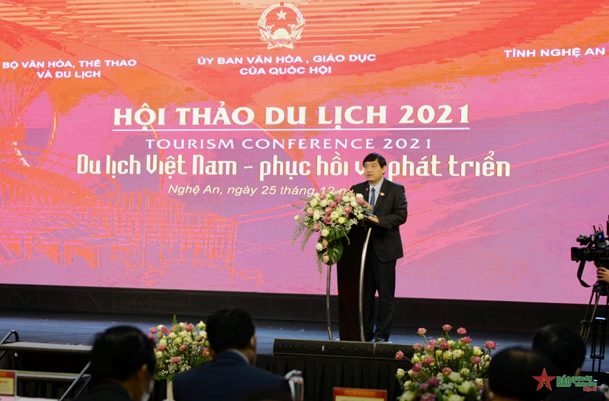 Chủ nhiệm Ủy ban Văn hóa, Giáo dục Nguyễn Đắc Vinh phát biểu khai mạc hội thảo. Ảnh: Việt Hoàng