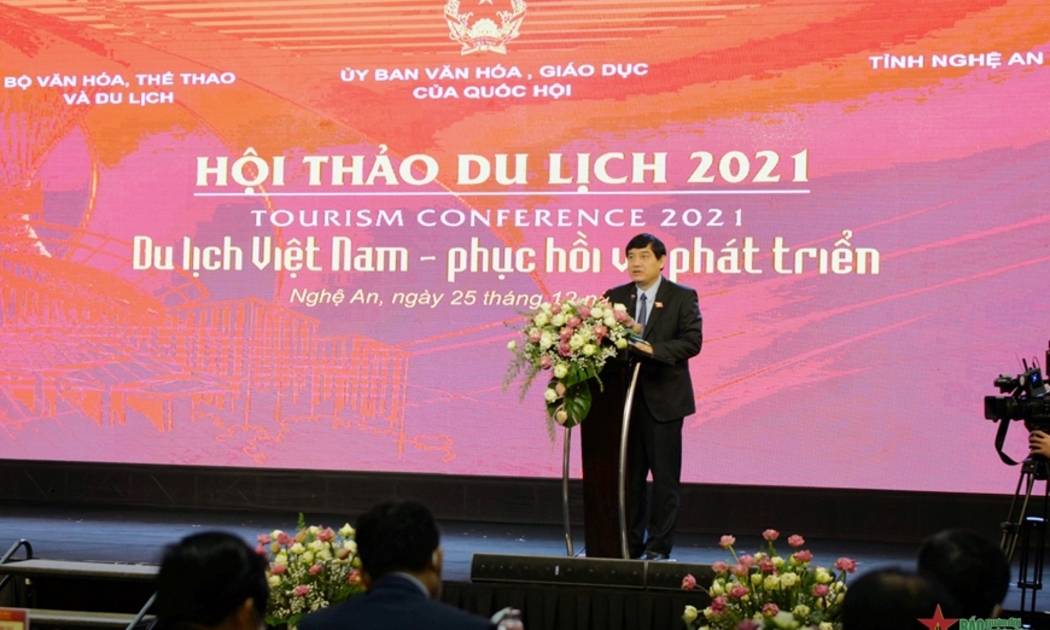 Chủ nhiệm Ủy ban Văn hóa, Giáo dục Nguyễn Đắc Vinh phát biểu khai mạc hội thảo. Ảnh: Việt Hoàng