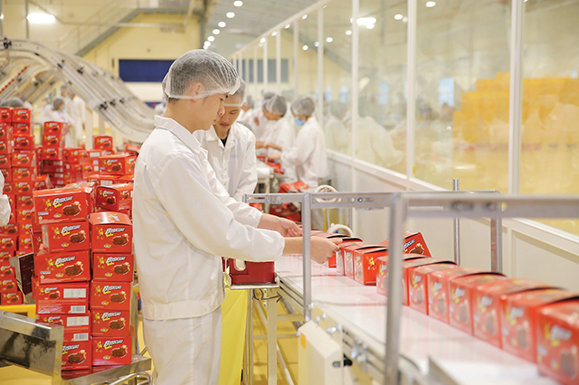 Đơn h&agrave;ng nhiều, c&aacute;c doanh nghiệp đ&atilde; nhanh ch&oacute;ng đưa ra những cam kết ưu đ&atilde;i để thu h&uacute;t v&agrave; giữ ch&acirc;n người lao động.&nbsp;