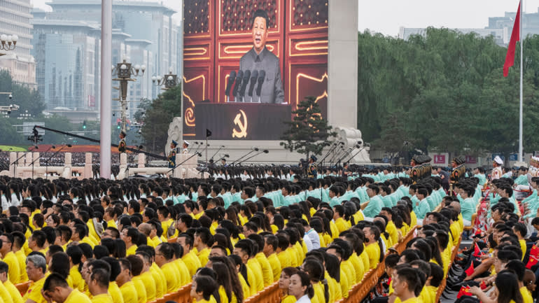 B&agrave;i ph&aacute;t biểu của &ocirc;ng&nbsp;Tập Cận B&igrave;nh, Tổng B&iacute; thư, Chủ tịch nước Trung Quốc nh&acirc;n kỷ niệm 100 năm th&agrave;nh lập Đảng cộng sản Trung Quốc được ph&aacute;t tr&ecirc;n m&agrave;n h&igrave;nh lớn tại Quảng trường Thi&ecirc;n An M&ocirc;n ở Bắc Kinh&nbsp; ng&agrave;y 1/7 - Ảnh:&nbsp;Getty Images