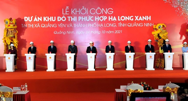 Khu đ&ocirc; thị phức hợp Hạ Long Xanh với tổng số vốn đầu tư hơn 10 tỷ USD tương đương 232.000 tỷ đồng tr&ecirc;n quy m&ocirc; hơn 4100ha ch&iacute;nh thức khởi c&ocirc;ng ng&agrave;y 24/10/2021 l&agrave; một trong những khu đ&ocirc; thị đ&oacute;n đầu tuyến cao tốc ven s&ocirc;ng kết nối Đ&ocirc;ng Triều - U&ocirc;ng B&iacute; - Quảng Y&ecirc;n với Hạ Long, Hải Dương v&agrave; Hải Ph&ograve;ng.