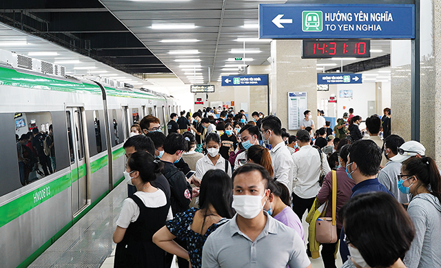 Bắt tay với ngân hàng, vận tải khách công cộng đang dần “lột xác” nhờ tích cực chuyển đổi số, ứng dụng phương thức thanh toán không tiền mặt.