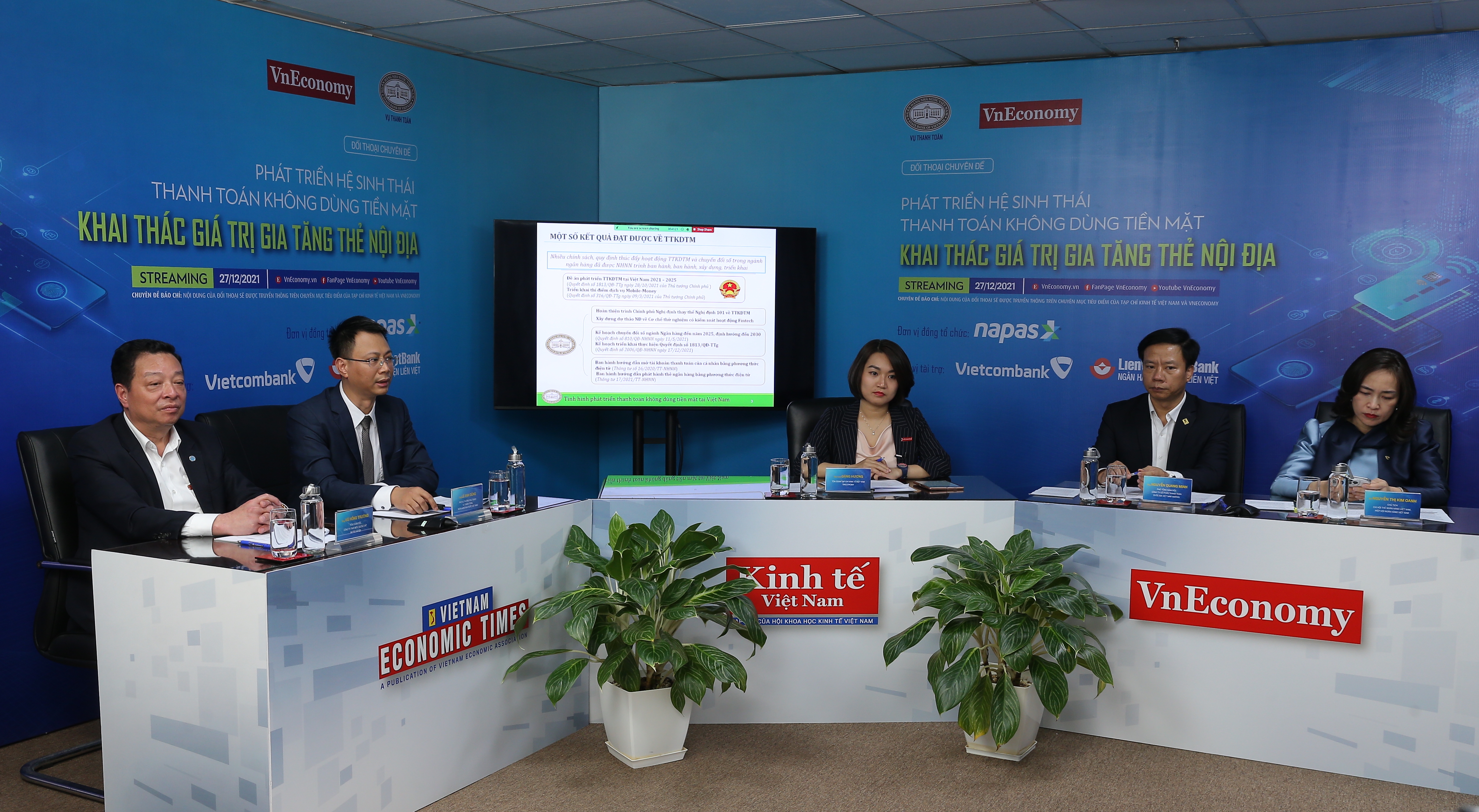 C&aacute;c diễn giả tại Tọa đ&agrave;m ng&agrave;y 27/12. Ảnh: Chu Xu&acirc;n Khoa.