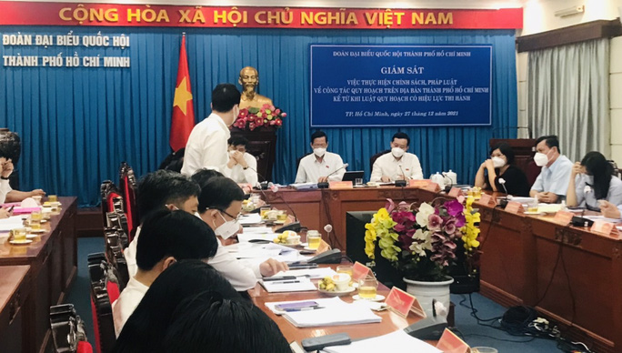 Buổi gi&aacute;m s&aacute;t của Đo&agrave;n Đại biểu Quốc hội TP HCM chiều 27-12