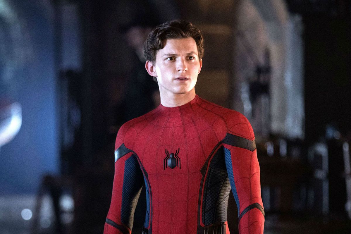 Lối diễn của Tom Holland qua vai Peter Parker (Người Nhện) đậm chất vui tươi, lanh lợi v&agrave; trẻ trung đ&atilde; gi&uacute;p bom tấn n&agrave;y dẫn đầu doanh thu ph&ograve;ng v&eacute; to&agrave;n cầu.&nbsp;
