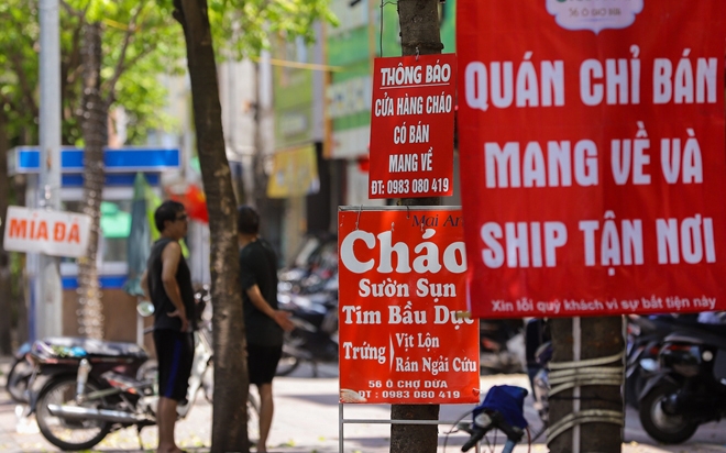Việc cấm bán hàng ăn uống tại chỗ khiến các tiểu thương, doanh nghiệp thêm kiệt sức