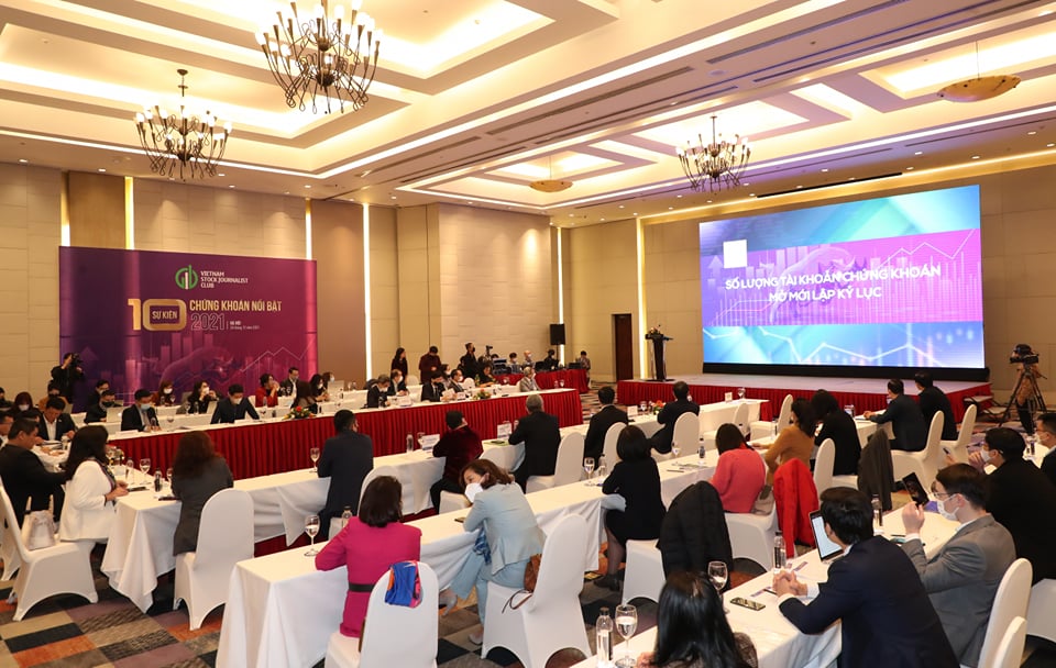 Lễ công bố Top 10 sự kiện chứng khoán nổi bật năm 2021 do Câu lạc bộ Nhà báo chứng khoán tổ chức chiều 28/12 - Ảnh: Quang Phúc. 