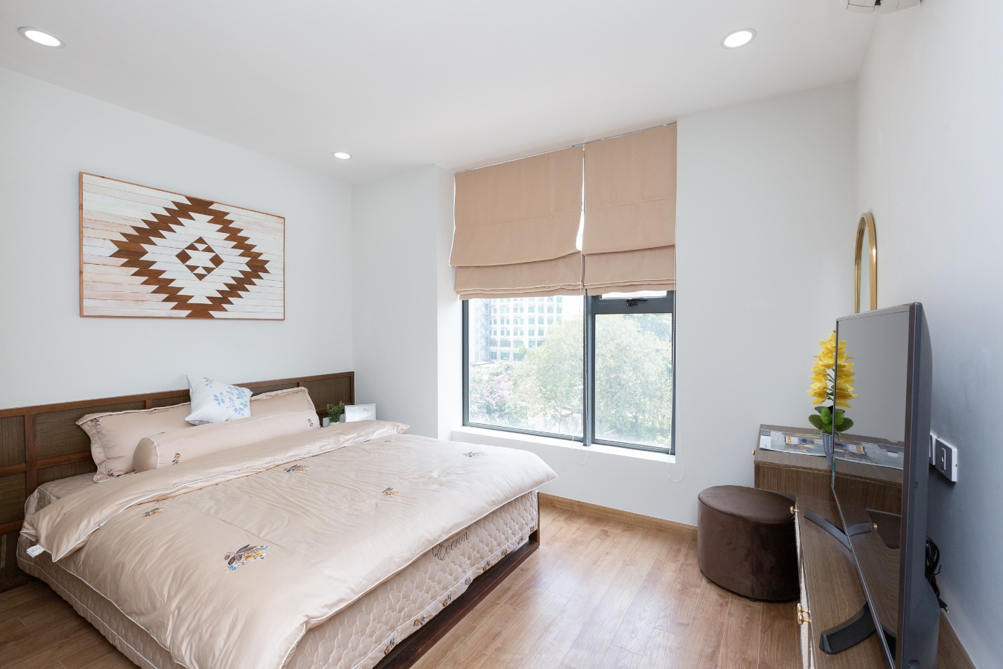 Tất cả các phòng trong căn hộ tại Rose Town luôn được tận dụng tối đa ánh sáng tự nhiên.