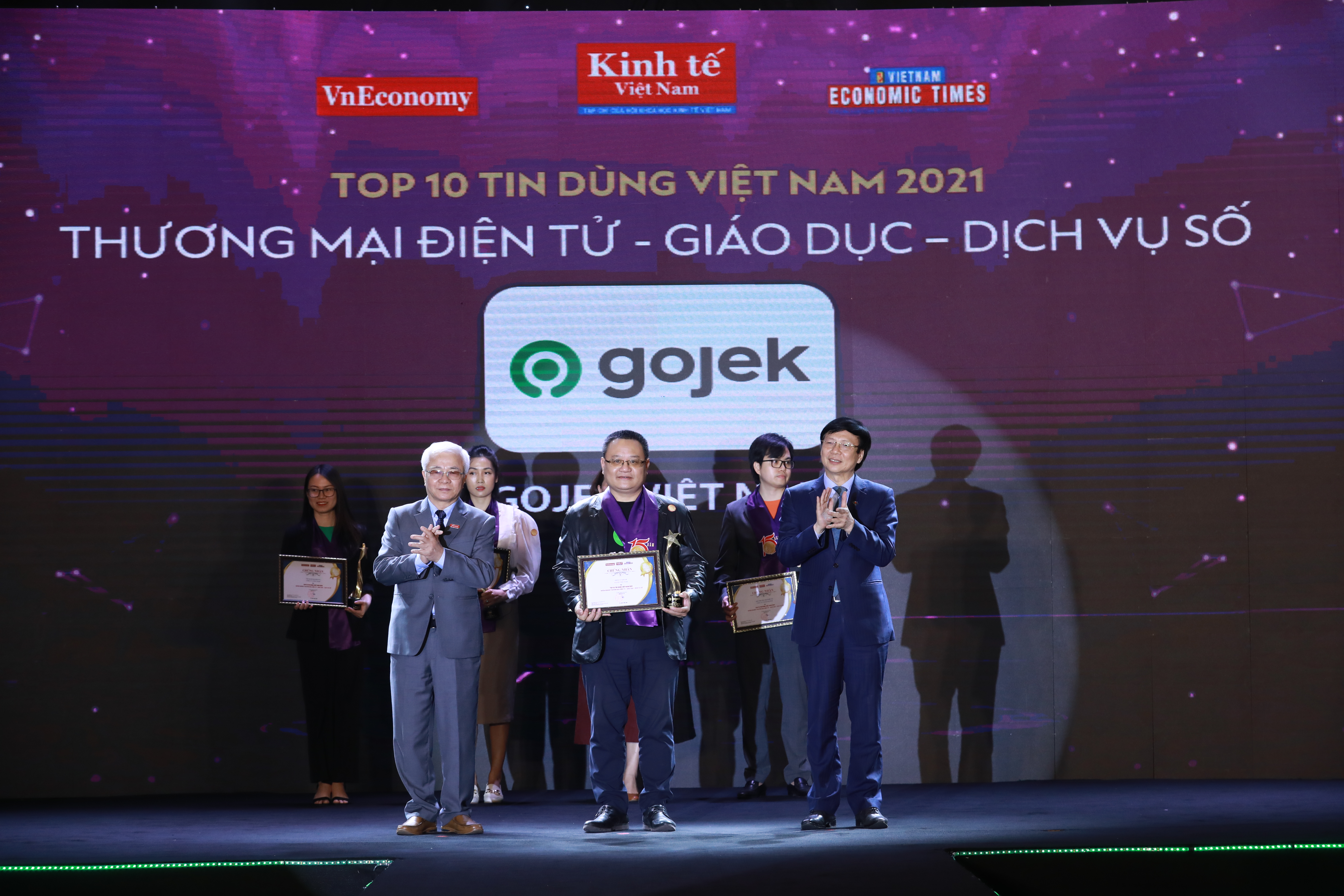 Gojek được vinh doanh tại chương trình Tin Dùng năm 2021.