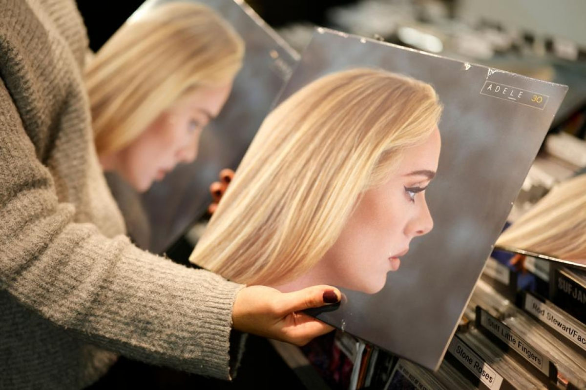 Album “30”  của Adele có chỉ số thương mại ở mức cao khi có số lượng tiêu thụ là 70.800 bản.