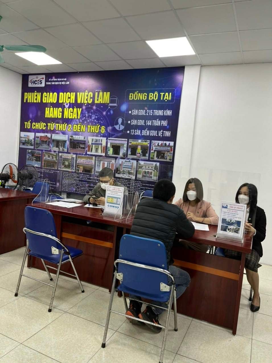 Ng&agrave;y 30/12 , Trung t&acirc;m Dịch vụ việc l&agrave;m H&agrave; Nội sẽ phối hợp với 6 địa phương ph&iacute;a Bắc để tổ chức phi&ecirc;n giao dịch việc l&agrave;m trực tuyến cuối c&ugrave;ng của năm 2021.