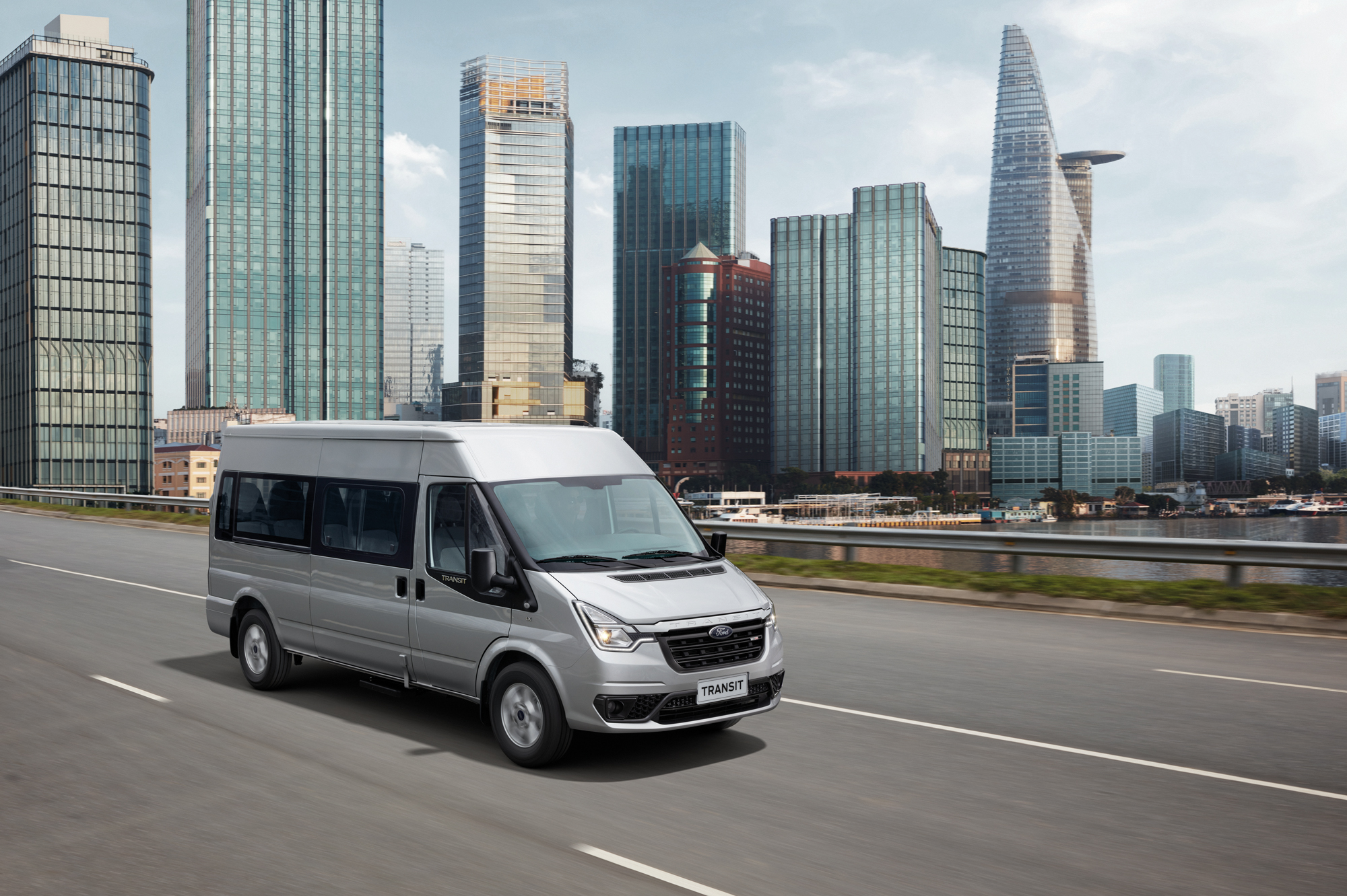 Ford Transit mới sẽ chính thức được bán ra từ ngày 18/1/2022 với giá bán 845 triệu đồng (đã bao gồm VAT).